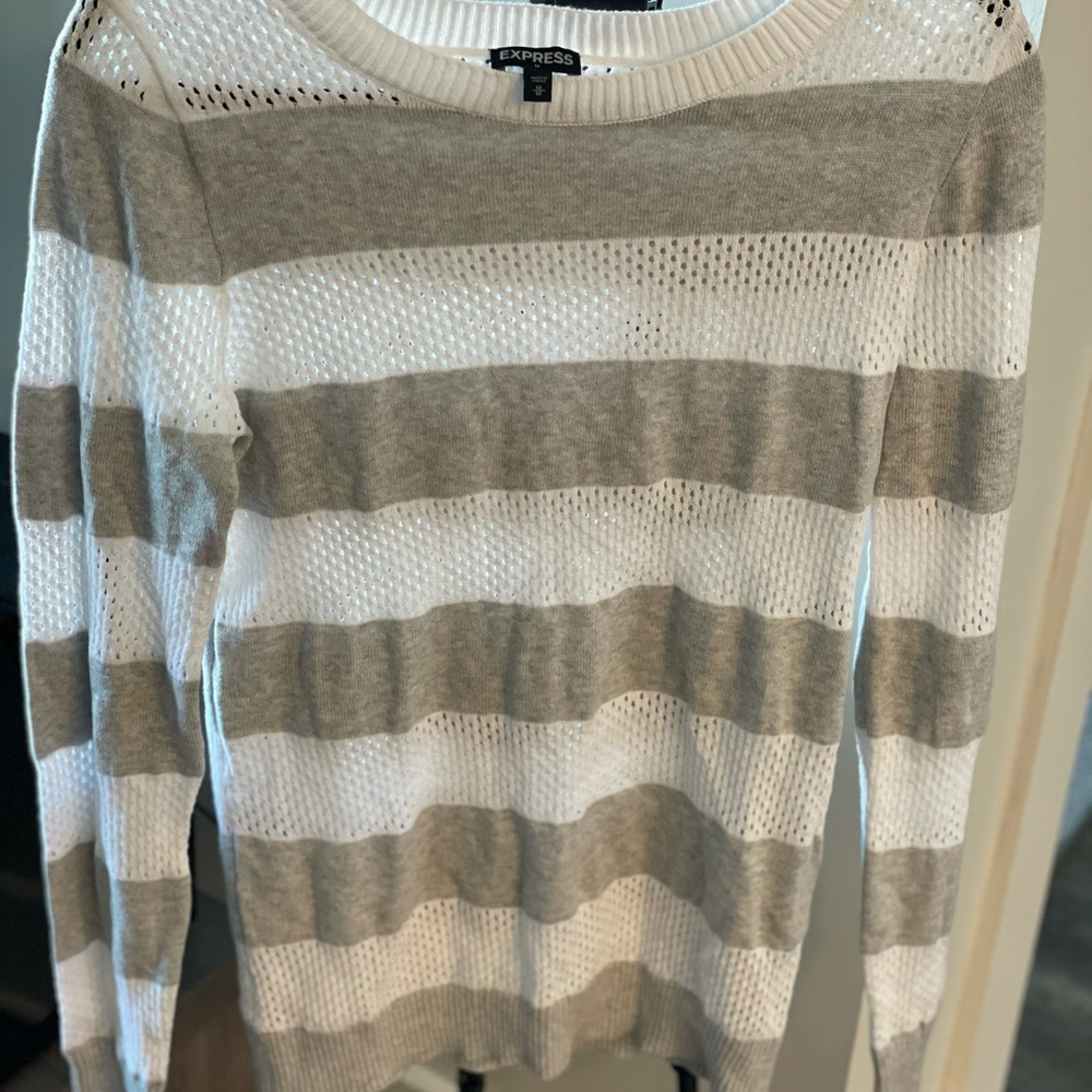 Light weight sweater